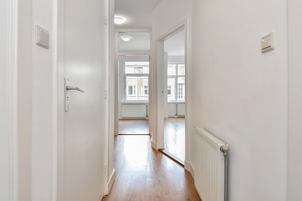 Medium property photo - Jan van Beersstraat 142, 2523 KA Den Haag